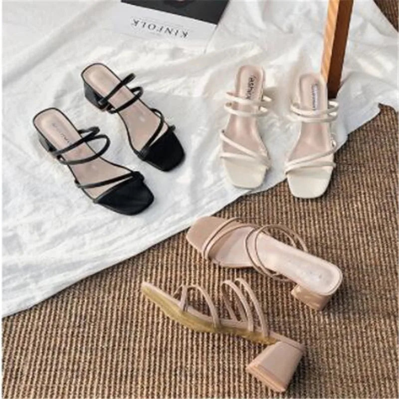 Sandalias elegantes con tiras cruzadas ¡Perfectas para el verano!