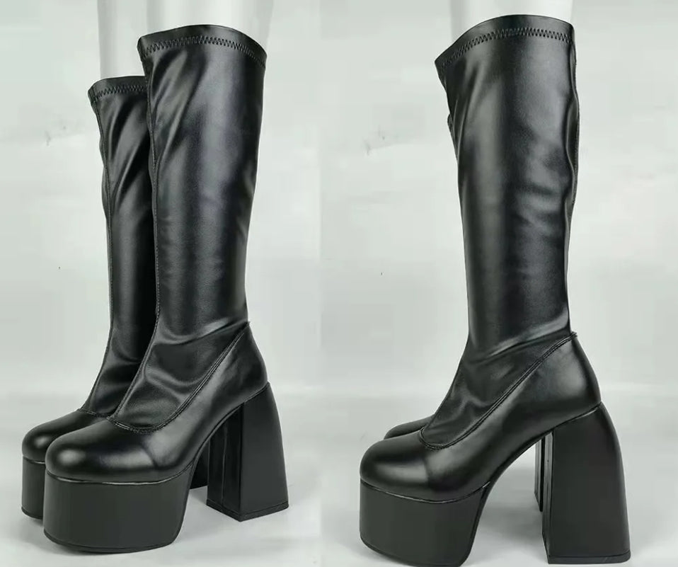 Botas negras en TENDENCIA ¡NO TE PUEDE FALTAR!